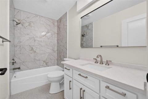 Villa ou maison à vendre à Palm Harbor, Floride: 2 chambres, 124.02 m2 № 2415298 - photo 11