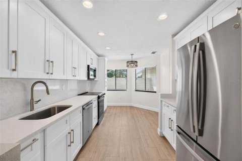 Villa ou maison à vendre à Palm Harbor, Floride: 2 chambres, 124.02 m2 № 2415298 - photo 6