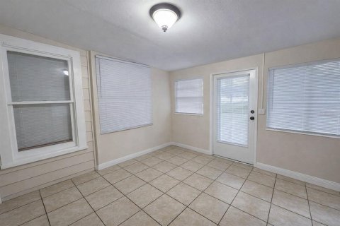 House in Winter Haven, Florida 3 bedrooms, 106.28 sq.m. № 2196831 - photo 11