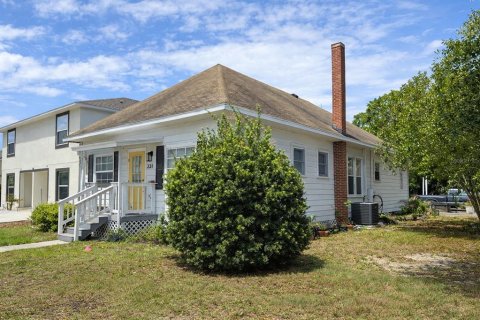 House in Winter Haven, Florida 3 bedrooms, 106.28 sq.m. № 2196831 - photo 3