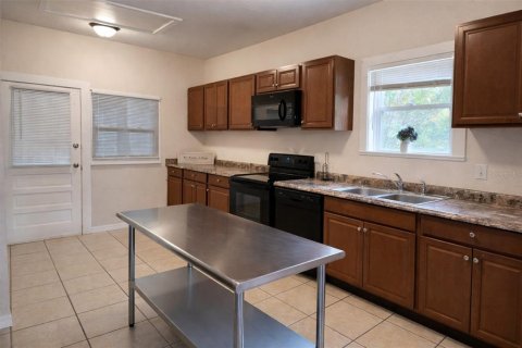 House in Winter Haven, Florida 3 bedrooms, 106.28 sq.m. № 2196831 - photo 6