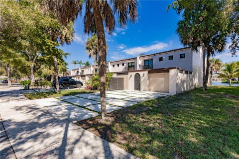 Adosado en alquiler en Miami Lakes, Florida, 4 dormitorios, 162.21 m2 № 2010650 - foto 2