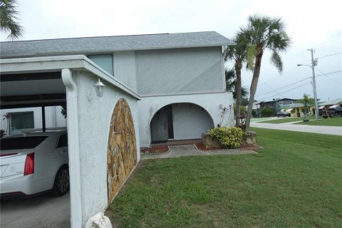 Condo in Hudson, Florida, 2 bedrooms  № 2236849