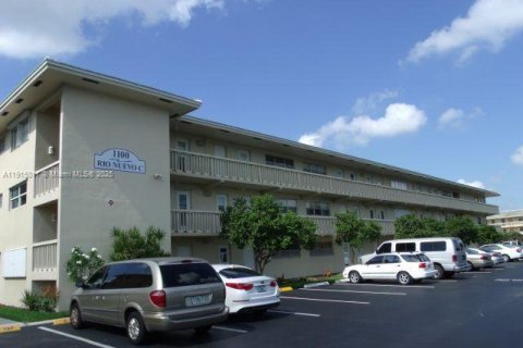 Купить кондоминиум в Форт-Лодердейл, Флорида 2 спальни, 94.76м2, № 1971367 - фото 1