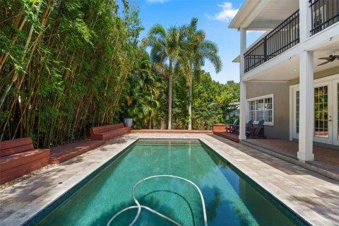 House in Tampa, Florida 5 bedrooms, 379.04 sq.m. № 2236260 - photo 28