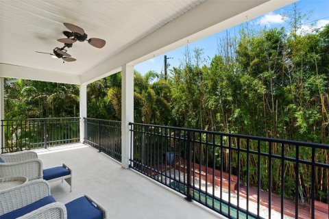 House in Tampa, Florida 5 bedrooms, 379.04 sq.m. № 2236260 - photo 30