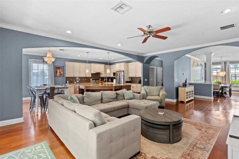 House in Tampa, Florida 5 bedrooms, 379.04 sq.m. № 2236260 - photo 16