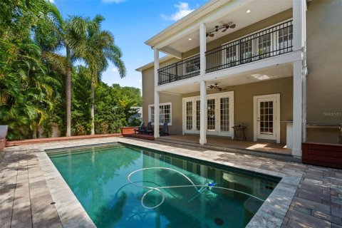 House in Tampa, Florida 5 bedrooms, 379.04 sq.m. № 2236260 - photo 4