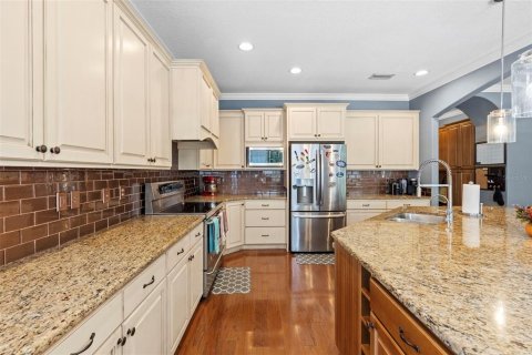 House in Tampa, Florida 5 bedrooms, 379.04 sq.m. № 2236260 - photo 18