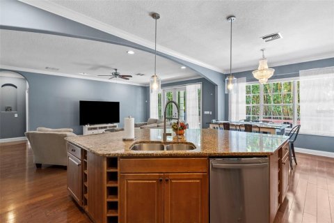 House in Tampa, Florida 5 bedrooms, 379.04 sq.m. № 2236260 - photo 17