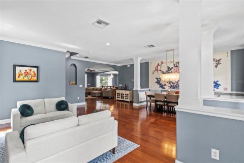 House in Tampa, Florida 5 bedrooms, 379.04 sq.m. № 2236260 - photo 11