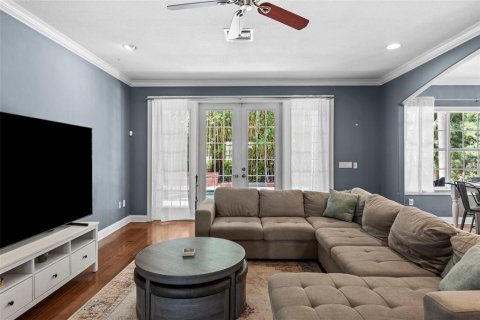 House in Tampa, Florida 5 bedrooms, 379.04 sq.m. № 2236260 - photo 12