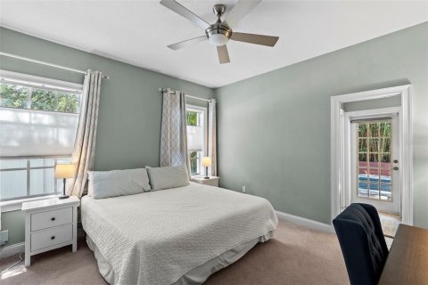 House in Tampa, Florida 5 bedrooms, 379.04 sq.m. № 2236260 - photo 23