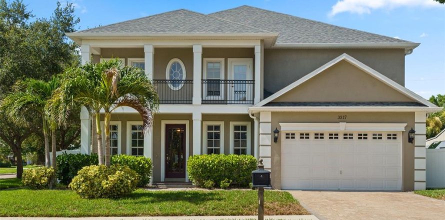 House in Tampa, Florida 5 bedrooms, 379.04 sq.m. № 2236260