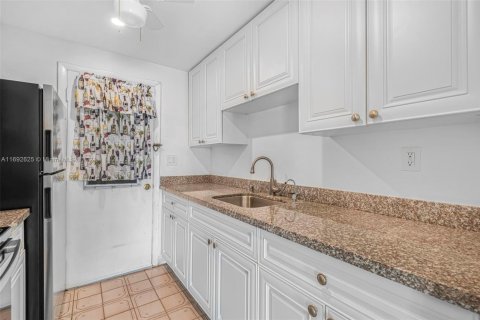 Copropriété à vendre à North Miami Beach, Floride: 2 chambres, 82.03 m2 № 1764674 - photo 2