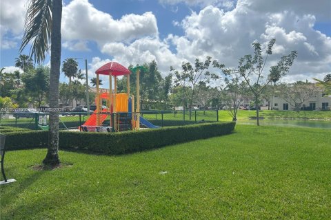 Apartment in Homestead, Florida 3 bedrooms, 102.1 sq.m. № 2077843 - photo 2
