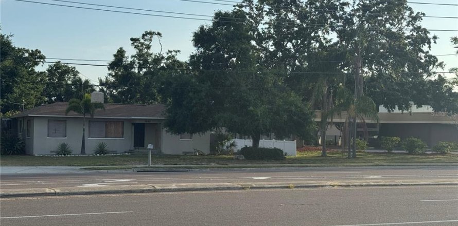House in Largo, Florida 2 bedrooms, 102.01 sq.m. № 1765624