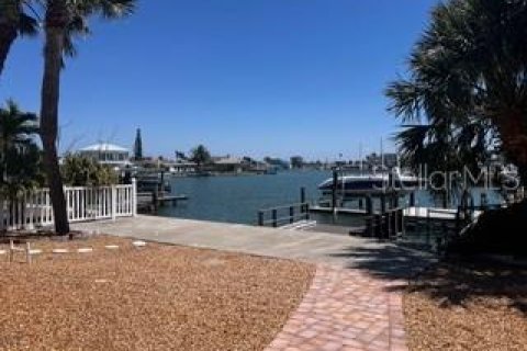 Casa en venta en Saint Pete Beach, Florida, 3 dormitorios, 154.03 m2 № 1735535 - foto 5