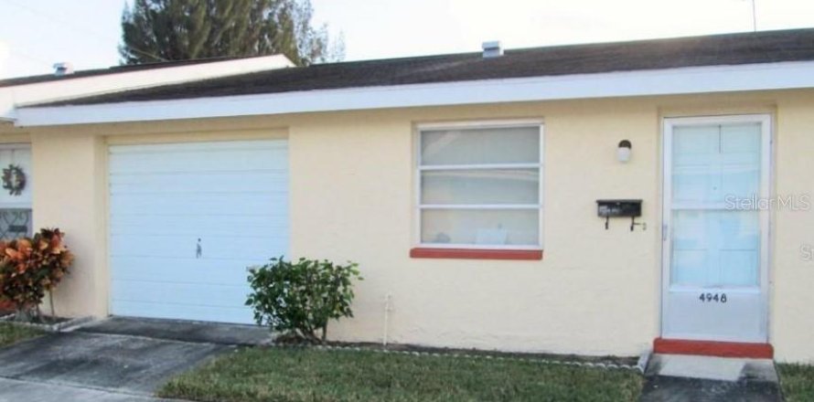 Adosado en New Port Richey, Florida 2 dormitorios, 67.08 m2 № 1424221