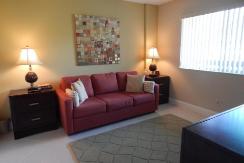 Condo in Lake Worth, Florida, 2 bedrooms  № 2182922 - photo 13
