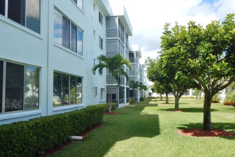 Condo in Lake Worth, Florida, 2 bedrooms  № 2182922 - photo 21