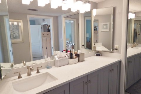 Condo in Lake Worth, Florida, 2 bedrooms  № 2182922 - photo 12