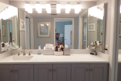 Condo in Lake Worth, Florida, 2 bedrooms  № 2182922 - photo 11