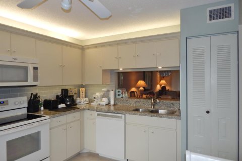Condo in Lake Worth, Florida, 2 bedrooms  № 2182922 - photo 4
