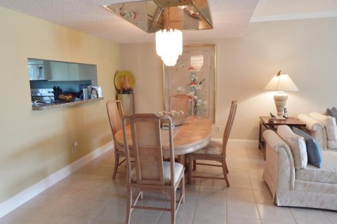 Condo in Lake Worth, Florida, 2 bedrooms  № 2182922 - photo 9
