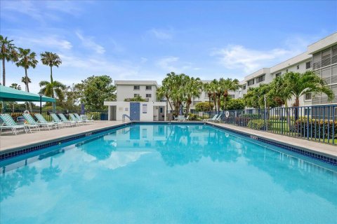 Condo in Lake Worth, Florida, 2 bedrooms  № 2182922 - photo 24