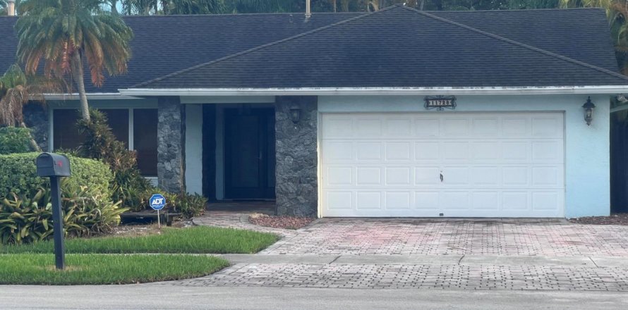 Villa ou maison à Miami, Floride 4 chambres, 179.95 m2 № 2390172