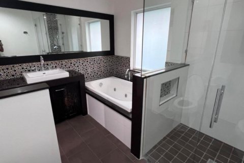 Villa ou maison à louer à Miami, Floride: 4 chambres, 179.95 m2 № 2390172 - photo 4