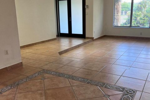 Villa ou maison à louer à Miami, Floride: 4 chambres, 179.95 m2 № 2390172 - photo 2