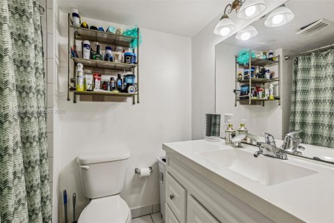 Condo in Doral, Florida, 2 bedrooms  № 2186069 - photo 23