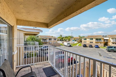 Condo in Doral, Florida, 2 bedrooms  № 2186069 - photo 26