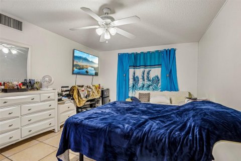Condo in Doral, Florida, 2 bedrooms  № 2186069 - photo 16