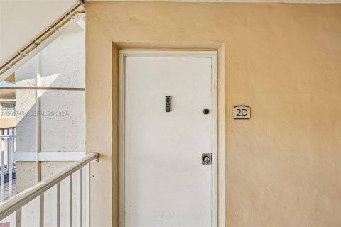 Condo in Doral, Florida, 2 bedrooms  № 2186069 - photo 4