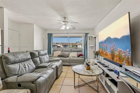 Condo in Doral, Florida, 2 bedrooms  № 2186069 - photo 6