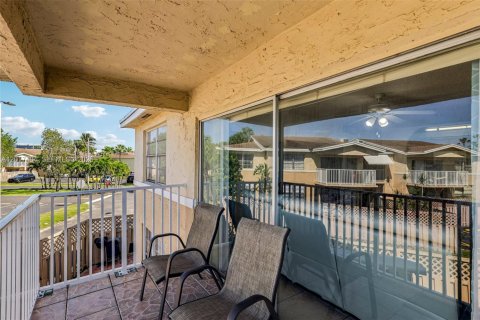 Condo in Doral, Florida, 2 bedrooms  № 2186069 - photo 24