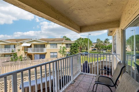 Condo in Doral, Florida, 2 bedrooms  № 2186069 - photo 25