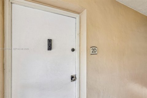 Condo in Doral, Florida, 2 bedrooms  № 2186069 - photo 5