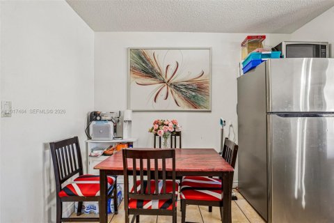 Condo in Doral, Florida, 2 bedrooms  № 2186069 - photo 14