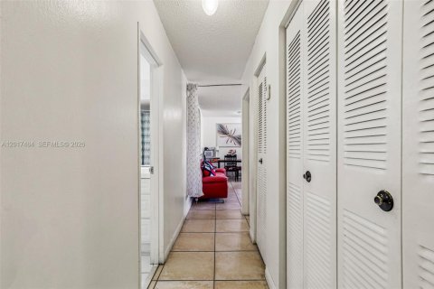 Condo in Doral, Florida, 2 bedrooms  № 2186069 - photo 15