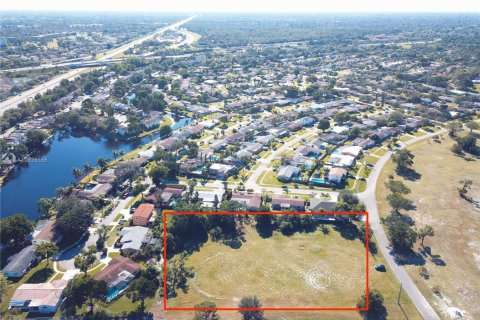Land in Coconut Creek, Florida № 976487 - photo 1