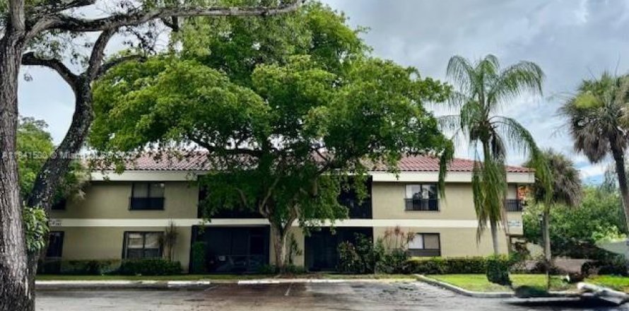 Condo in Coconut Creek, Florida, 3 bedrooms № 1833885