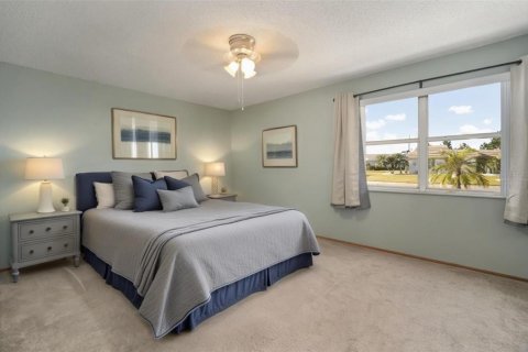 House in Sun City Center, Florida 2 bedrooms, 172.05 sq.m. № 2213793 - photo 16