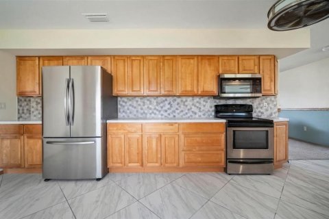 House in Sun City Center, Florida 2 bedrooms, 172.05 sq.m. № 2213793 - photo 12