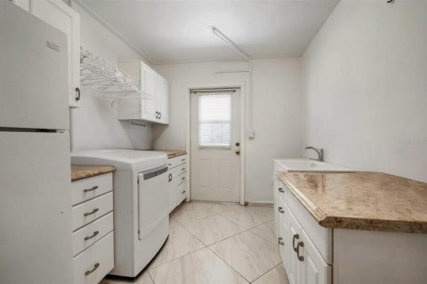 House in Sun City Center, Florida 2 bedrooms, 172.05 sq.m. № 2213793 - photo 27