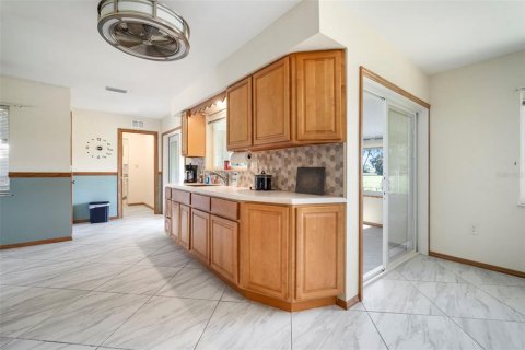 House in Sun City Center, Florida 2 bedrooms, 172.05 sq.m. № 2213793 - photo 10