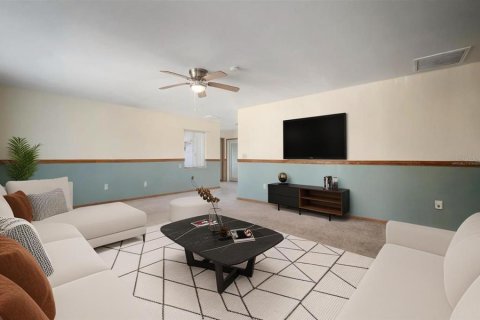 House in Sun City Center, Florida 2 bedrooms, 172.05 sq.m. № 2213793 - photo 4